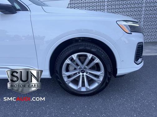2025 Audi Q7 45 Premium Plus