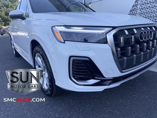 2025 Audi Q7 45 Premium Plus