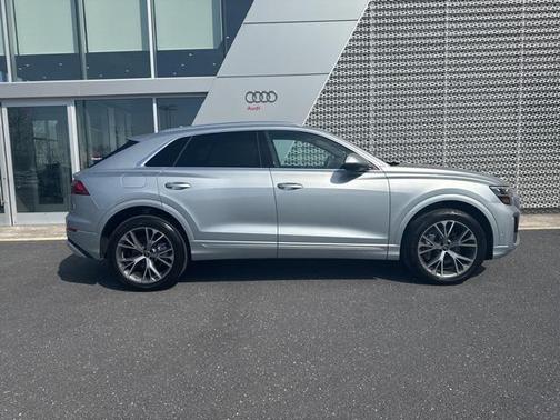 2024 Audi Q8 Premium 55 TFSI quattro