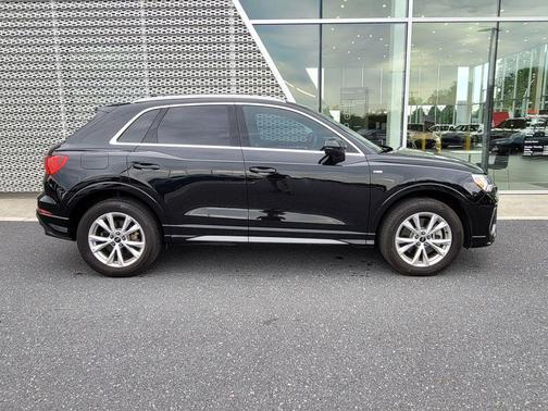 Mythos Black Metallic 2023 Audi Q3 Premium 45 TFSI S line quattro Tiptronic