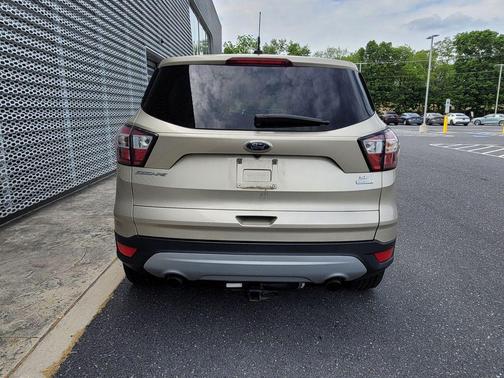 WHITE GOLD METALLIC 2017 Ford Escape SE