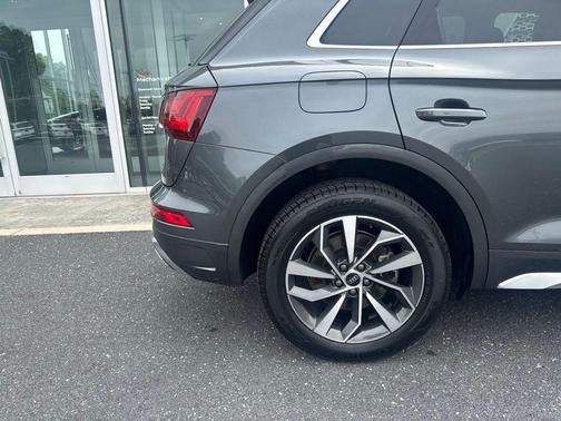 Daytona Gray Pearl Effect 2023 Audi Q5 45 S line Premium Plus