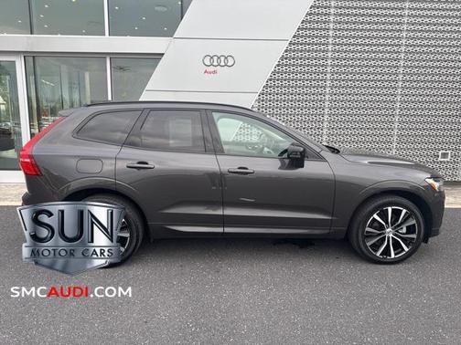 2024 Volvo XC60 B5 Ultimate Dark Theme