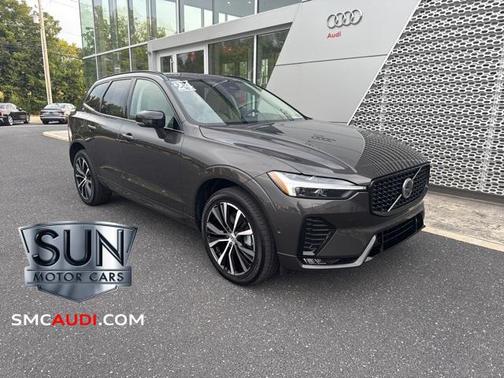 2024 Volvo XC60 B5 Ultimate Dark Theme