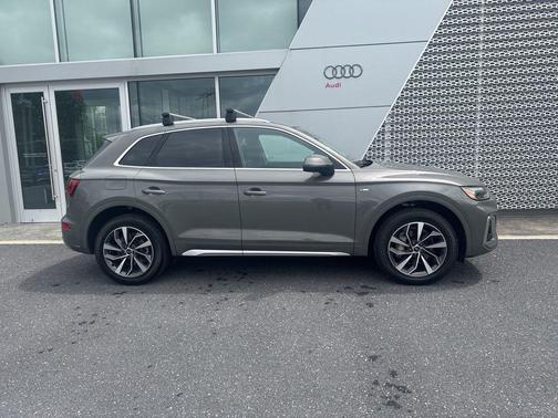 Chronos Gray Metallic 2023 Audi Q5 45 S line Premium