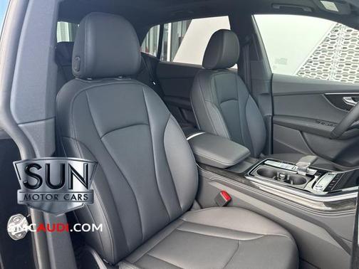 2025 Audi Q8 55 Premium Plus