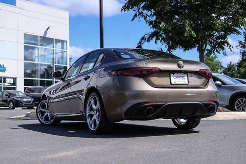 Imola Titanium Metallic 2019 Alfa Romeo Giulia Ti Sport