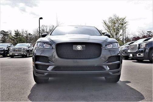 Photo 2 of 80 of 2019 Jaguar F-PACE 25t Prestige