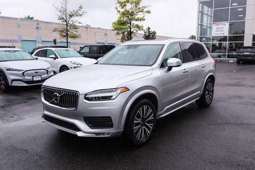 Bright Silver Metallic 2020 Volvo XC90 T6 Momentum