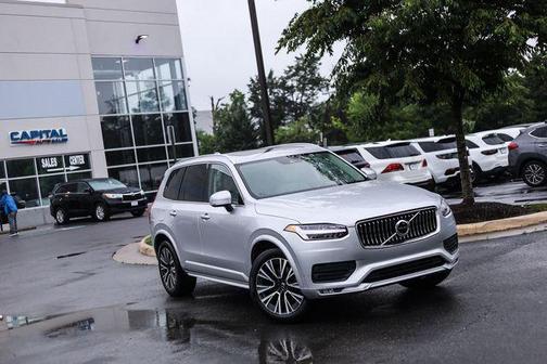 Bright Silver Metallic 2020 Volvo XC90 T6 Momentum