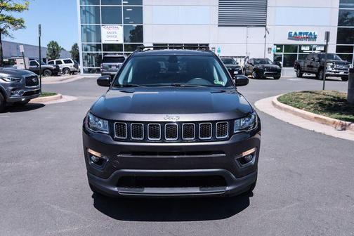 Granite Crystal Metallic Clearcoat 2018 Jeep Compass Latitude