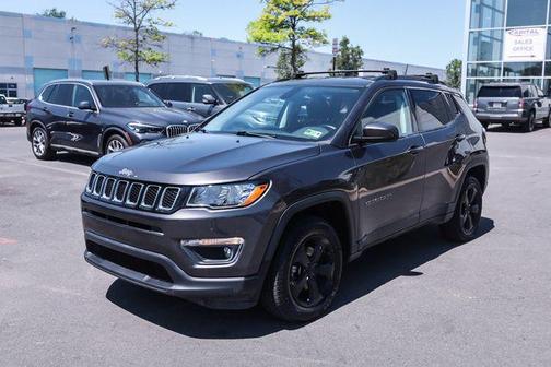 Granite Crystal Metallic Clearcoat 2018 Jeep Compass Latitude
