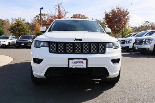 Photo 2 of 32 of 2019 Jeep Grand Cherokee Altitude