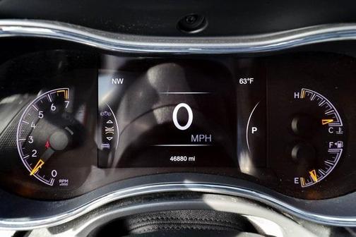 Photo 4 of 32 of 2019 Jeep Grand Cherokee Altitude