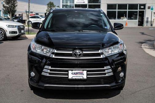 Midnight Black Metallic 2019 Toyota Highlander XLE