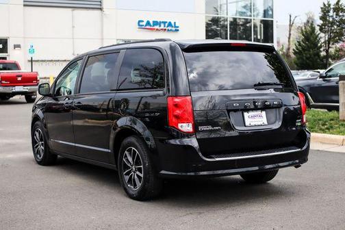 Black Onyx Crystal Pearlcoat 2019 Dodge Grand Caravan GT