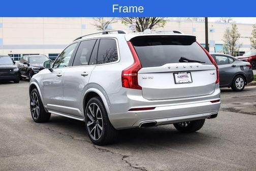 Bright Silver Metallic 2018 Volvo XC90 T6 Momentum