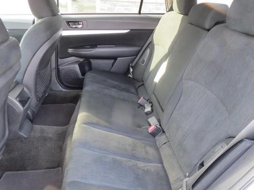 Ice Silver Metallic 2013 Subaru Outback 2.5i Premium