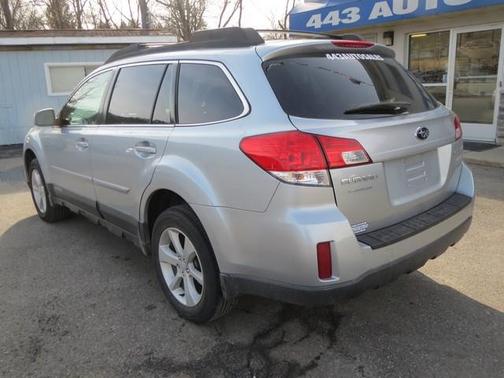 Ice Silver Metallic 2013 Subaru Outback 2.5i Premium