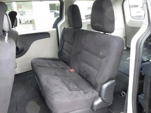 Brilliant Black Crystal Pearlcoat 2014 Dodge Grand Caravan AVP/SE