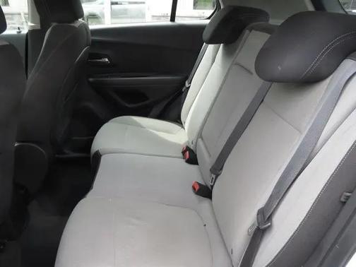 Summit White 2016 Chevrolet Trax LS