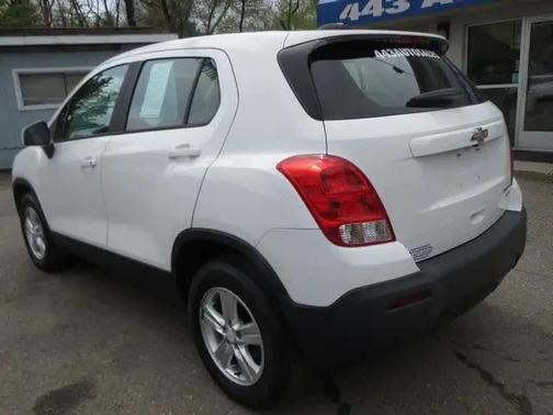 Summit White 2016 Chevrolet Trax LS