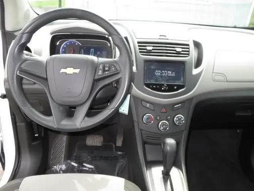 Summit White 2016 Chevrolet Trax LS