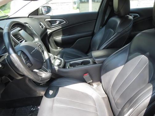 2017 Chrysler 200 Limited