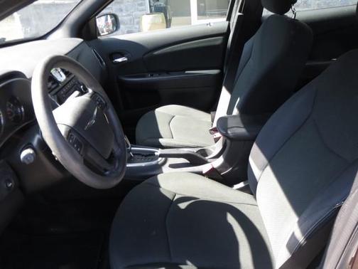 2012 Chrysler 200 LX