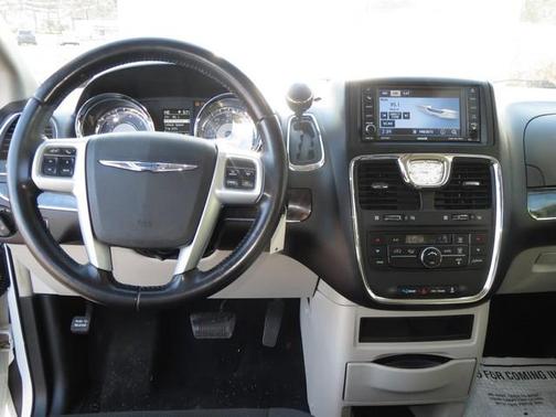 2012 Chrysler Town & Country Touring