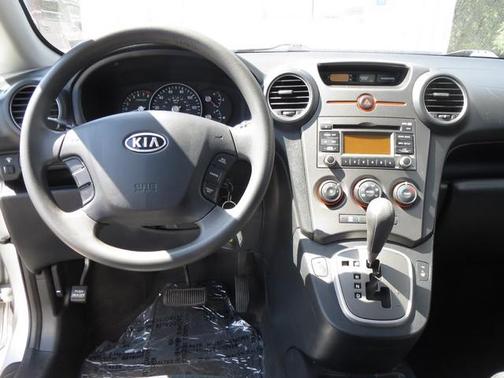 2009 Kia Rondo LX