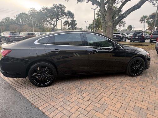 2022 Chevrolet Malibu 4dr Sedan LT