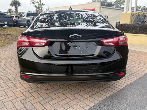 2022 Chevrolet Malibu 4dr Sedan LT