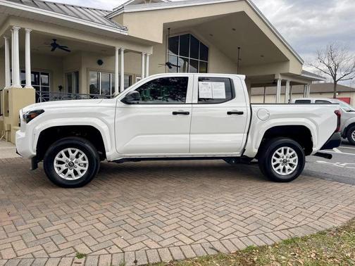 2025 Toyota Tacoma SR