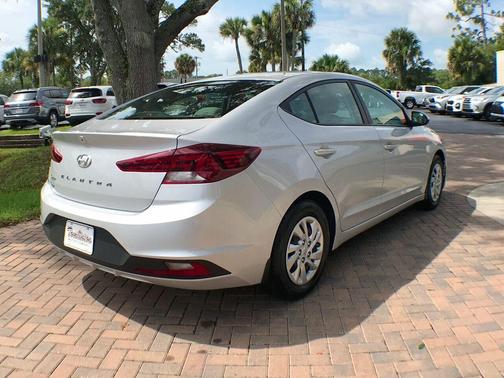 Photo 5 of 18 of 2019 Hyundai Elantra SE