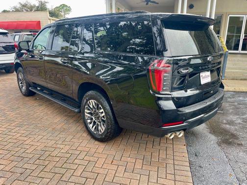 2025 Chevrolet Suburban 4WD 4dr Z71