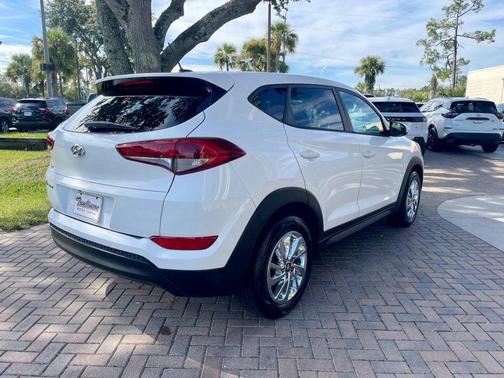 2017 Hyundai TUCSON SE