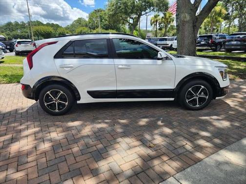 2025 Kia Niro SX