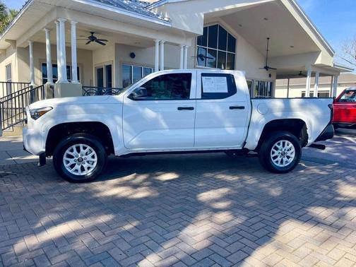 2025 Toyota Tacoma SR