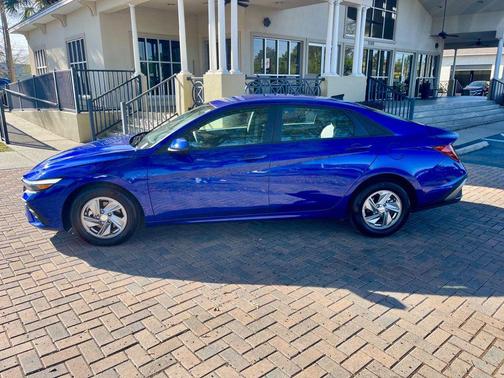 2025 Hyundai ELANTRA SE