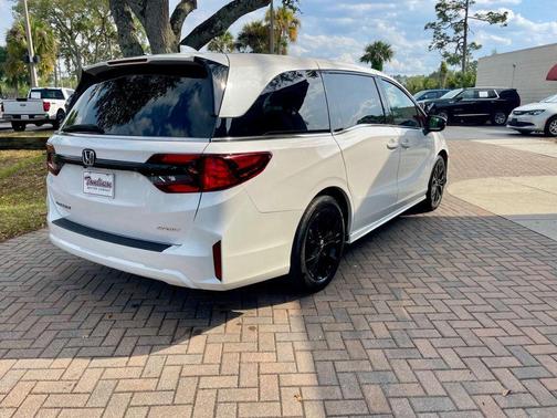 White 2025 Honda Odyssey Sport-L
