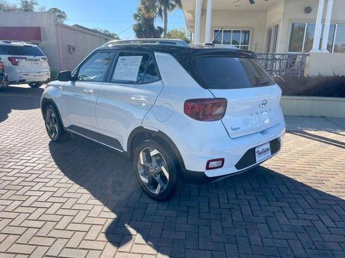 2024 Hyundai VENUE Limited IVT