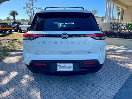 2024 Nissan Pathfinder SV 2WD