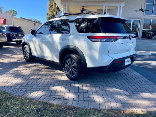 2024 Nissan Pathfinder SV 2WD