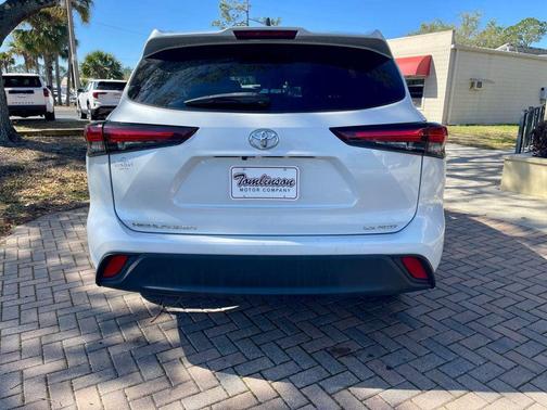 2024 Toyota Highlander LE