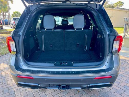 2025 Ford Explorer ST-Line 4WD