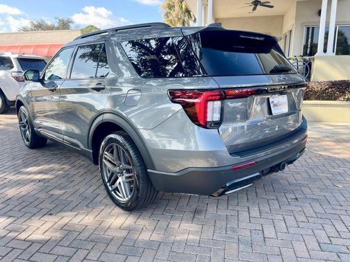 2025 Ford Explorer ST-Line 4WD
