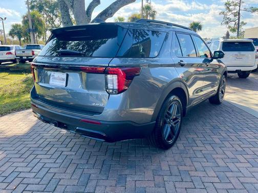 2025 Ford Explorer ST-Line 4WD