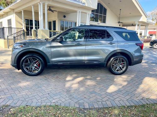 2025 Ford Explorer ST-Line 4WD