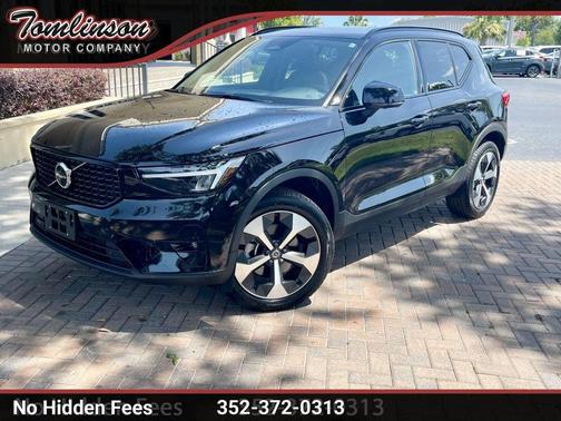 2023 Volvo XC40 B5 AWD Plus Dark Theme